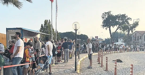 Bayram tatilini fırsat bildiler Yunan adalarına akın akın geçtiler