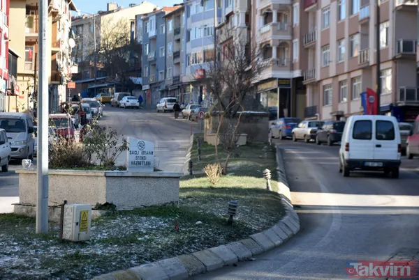 Edirne'de yol ortasında mezarlar! Mahalleli gözleri gibi bakıyor - 1