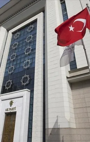 AK Parti'den Ümit Özdağ'ın sığınmacı provokasyonuna tepki: Kin ve nefreti tahrik suçudur, faşizm geleneğidir!