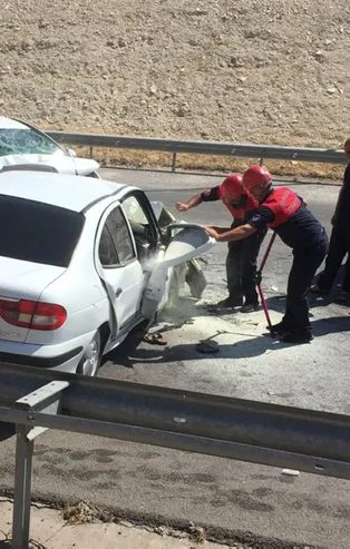 Şanlıurfa'da iki araç kafa kafaya çarpıştı: 3'ü ağır 6 yaralı