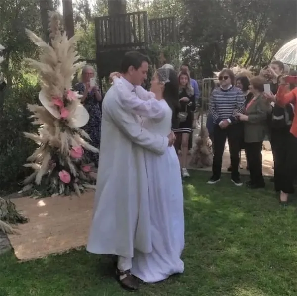 selahattin-pasali-7-aylik-hamile-sevgilisi-lara-tumer-ile-evlendi-gelinlik-ve-damatlik-sosyal-medyada-buyuk-se-1650127535628.jpg Selahattin Paşalı, 7 aylık hamile sevgilisi Lara Tümer ile evlendi! Gelinlik ve damatlık sosyal medyada büyük ses getirdi!-5