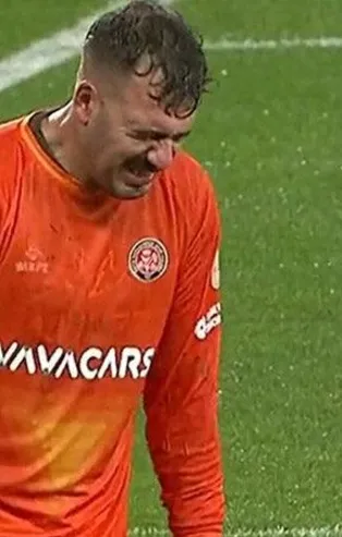 Emiliano Viviano tir tir titredi! Atatürk Olimpiyat Stadı'nda buz gibi havada zorlu anlar kamerada!