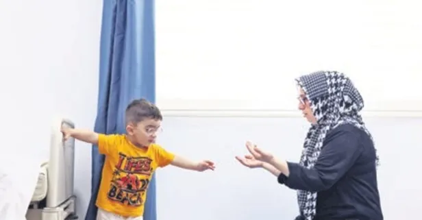 6 Şubat depreminin ardından bir umut hikayesi: Eren ilk adımını attı