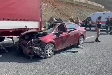 Erzincan'da feci kaza! Otomobil TIR’ın altına girdi: 2 ölü 3 ağır yaralı