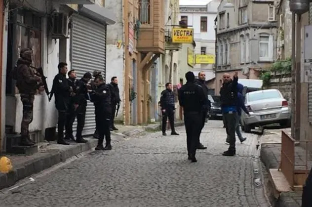 İstanbul'da gece kulübünde silah sesleri
