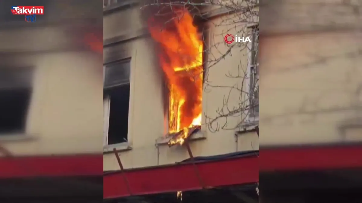 Beyoğlu'da 4 katlı binada korkutan yangın!