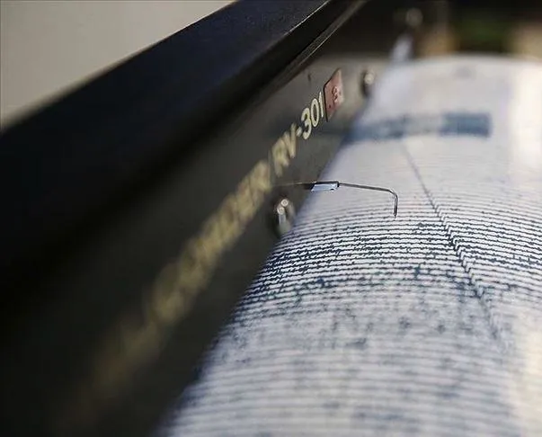 Endonezya’da şiddetli deprem