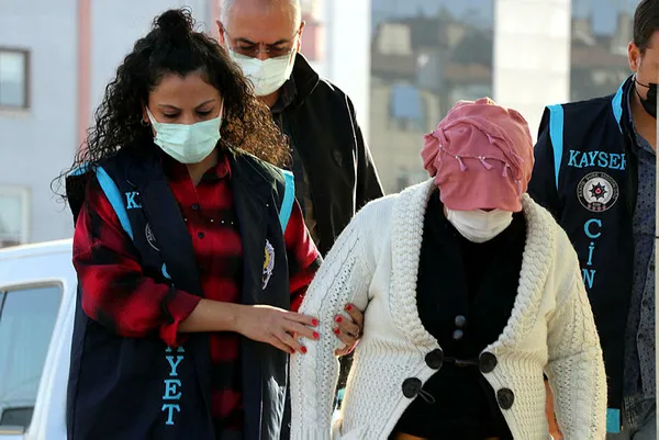 7-yil-yillik-cinayette-maktulun-esi-kardesi-ve-yengesi-gozaltinda-katil-cumhurbaskanindan-katilin-bulunmasini-istemis-1634284368167.jpg 7 yıllık cinayette maktulün eşi, kardeşi ve yengesi gözaltında! Katil cumhurbaşkanından katilin bulunmasını istemiş-6