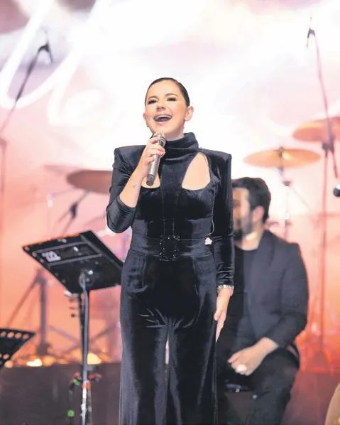 deniz-kizi-neslihan-neslihan-atagulun-bu-karesine-deniz-kizi-yorumlari-yagdi-1685994752117.jpeg Deniz kızı Neslihan! Güzel oyuncu Neslihan Atagül’ün bu karesine “Deniz kızı” yorumları yağdı...-5