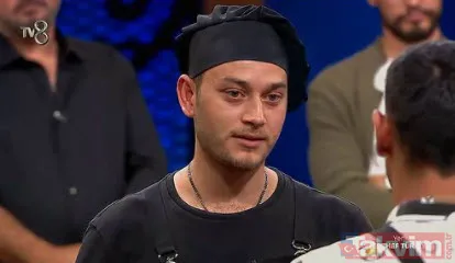 MasterChef Emre Büber oğluna kavuştu o anlar sosyal medyaya damga vurdu! Gözyaşları içinde bahşetmişti: 'Şükür kavuşturana' - 9