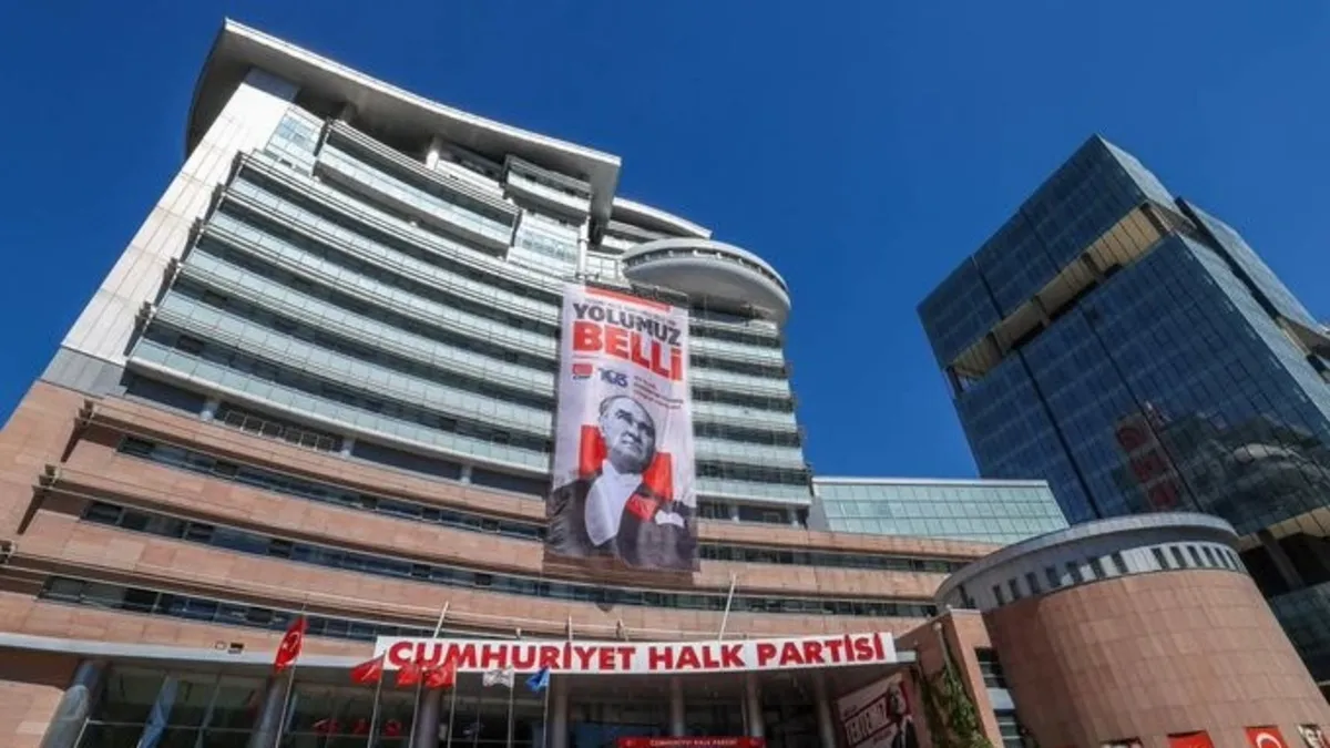 CHP’den Yeni Parti’ye afişli gönderme: Yerimiz belli, yolumuz belli