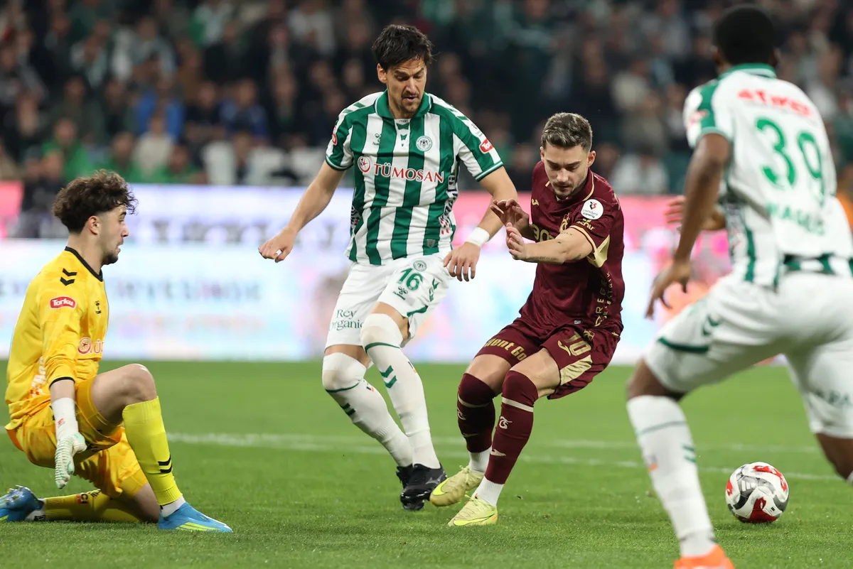 trabzonspor-ernest-muciyi-kapa-bildirdi-iste-odenecek-bonservis-ve-yillik-ucret-1779290016494.jpg Trabzonspor Ernest Muçi'yi KAP'a bildirdi! İşte ödenecek bonservis-3