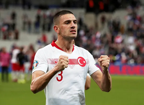 juventusta-merih-demiral-10-gun-sahalardan-uzak-kalacak-1607013813920.jpg