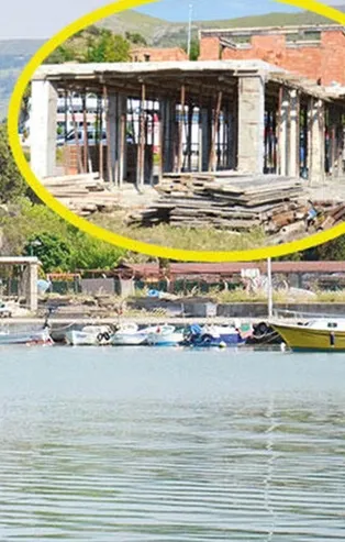 Bakanlığın "kaçak" tespitine rağmen Gökçeada Belediyesi arkeolojik sit alanındaki betonarme bina çalışmasını sürdürüyor!