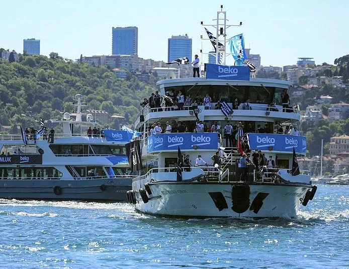 Çifte kupalı şampiyon Beşiktaş kutlamalara başladı