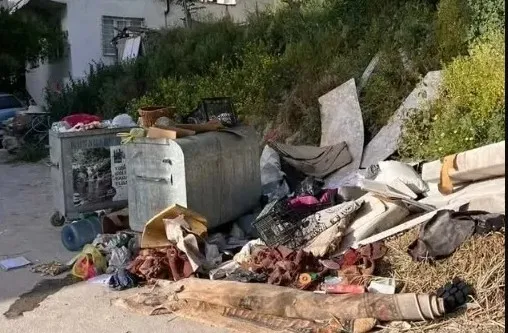 kusadasinda-yaz-sezonu-oncesi-cop-alarmi-chpli-belediyeye-tepki-buyuyor-1778687158657.jpeg Kuşadası’nda CHP’li belediye alarmı! Çöp yığınları ilçeyi esir aldı-4