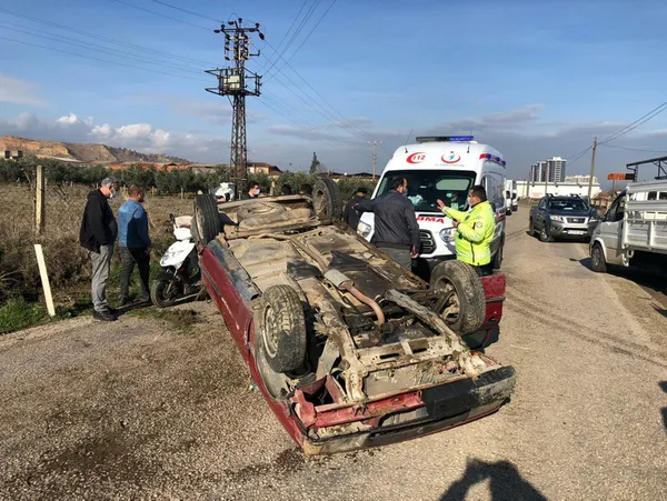mucize-kurtulus-takla-atan-otomobilden-burnu-bile-kanamadan-cikti-1609250165831.jpg Mucize kurtuluş! Takla atan otomobilden burnu bile kanamadan çıktı-6