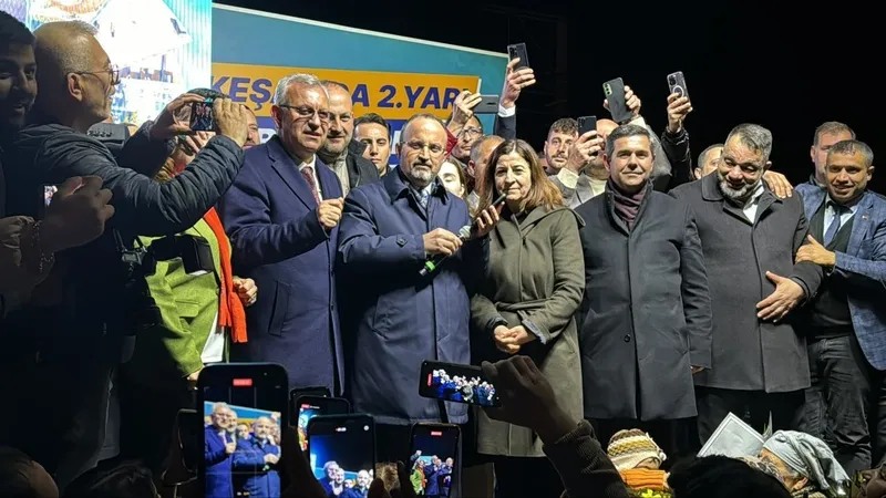 baskan-erdogan-edirnede-duzenlenen-mitingde-vatandaslara-telefonla-seslendi-durmak-yok-yola-devam-1711231270556.jpeg
