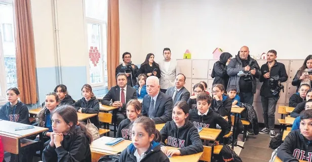 İstanbul'da okullar yeniden açıldı: İlk dersimiz deprem!