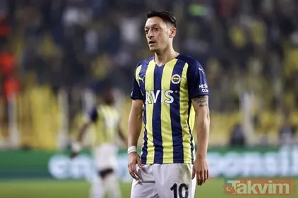 Kadıköy’de Fenerbahçe’ye tepki gecesi! Tribünlerden yuhalamalar yükseldi: Mesut Özil ve Altay Bayındır...