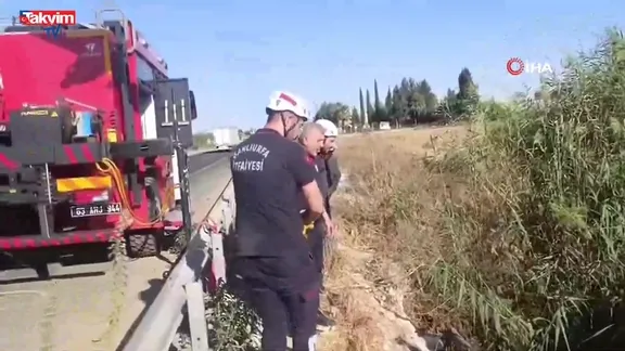 Tahliye kanalına düşen at kurtarıldı