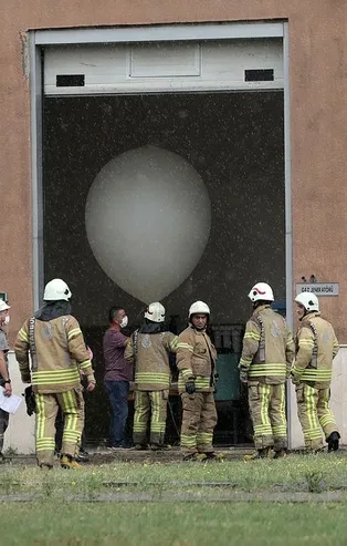 Son dakika: İstanbul Kartal'daki Meteoroloji 1. Bölge Müdürlüğü binasına yıldırım düştü