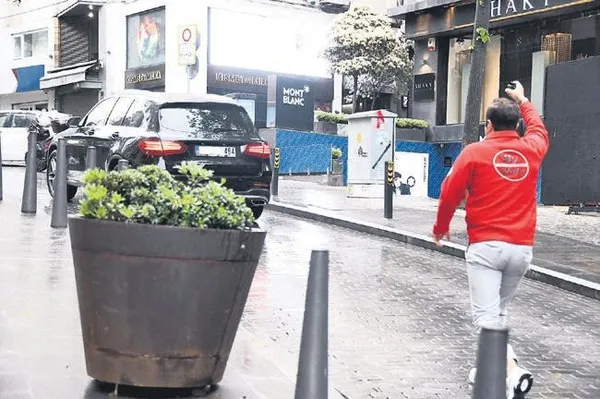 Hande Yener, otopark ücretini vermeyince vale peşinden koştu-2
