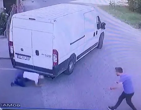 Tekirdağ'da geri manevra yapan minibüsü fark etmedi! Feci şekilde can verdi-1