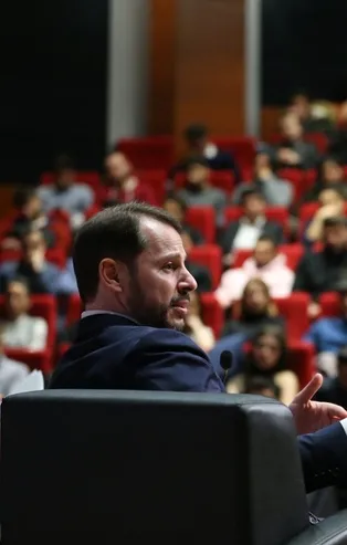 Bakan Albayrak gençlerle buluştu