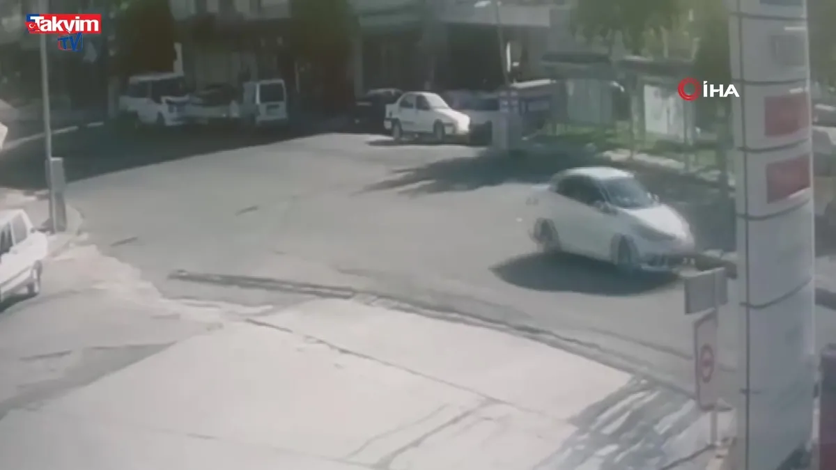 Şanlıurfa’da kaza anı kamerada: Sürücü kaçtı