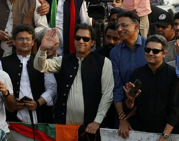 İmran Han'a suikast girişimin perde arkası ortaya çıktı! Pakistan'da iç savaş tehlikesi mi var?-4