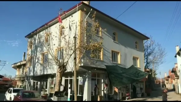 denizli-tavasta-koronavirus-yalaniyla-komsusunun-evindeki-kasayi-calan-supheli-minareden-yapilan-anonsla-yakalandi-1608888189015.jpg Denizli Tavas'ta koronavirüs yalanıyla komşusunun evindeki kasayı çalan şüpheli minareden yapılan anonsla yakalandı-5