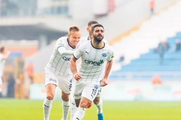 ingiliz-basinindan-flas-iddia-aston-villanin-attila-szalai-icin-devrede-1661645822795.jpeg İngiliz basınından flaş iddia! Aston Villa’nın Attila Szalai için devrede-9