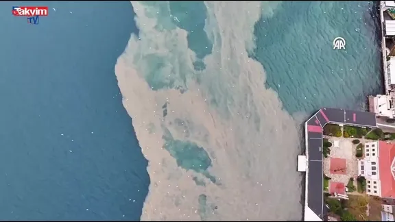 İstanbul Boğazı çamura bulandı