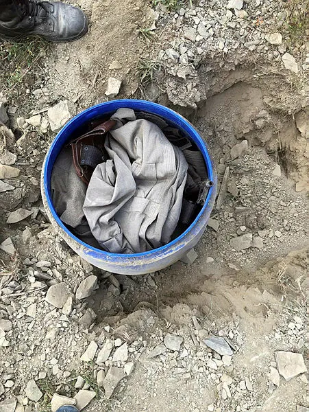 Son dakika haberi: Van'da terör operasyonu: Silah ve mühimmat ele geçirildi-1