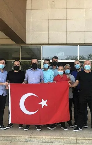Son dakika: Nijerya'da serbest bırakılan Türk gemicilerin tamamı Türkiye'nin Abuja Büyükelçiliğine ulaştı