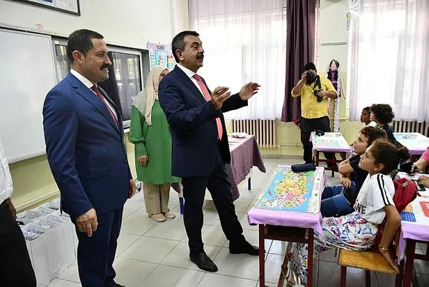 milli-egitim-bakani-yusuf-tekin-mulakat-surecine-iliskin-sorulari-yanitladi-sinav-oncesi-ne-gibi-tedbirler-ali-1694850685990.jpeg Milli Eğitim Bakanı Yusuf Tekin mülakat sürecine ilişkin soruları yanıtladı! Sınav öncesi ne gibi tedbirler alınacak?-5