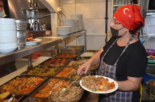 babasindan-ogrendi-ayse-keskin-38-yildir-ascilik-yapiyor-1633587043935.jpg Babasından öğrendi! Ayşe Keskin 38 yıldır aşçılık yapıyor-6