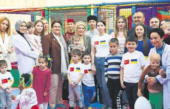 anadolu-1669939546289.jpeg Ukrayna'dan getirilen yetim çocukları Türkiye'nin şefkatli ellerinde! Emine Erdoğan'dan Ukrayna'ya mesaj: Çocuklarınız emin ellerde...-3