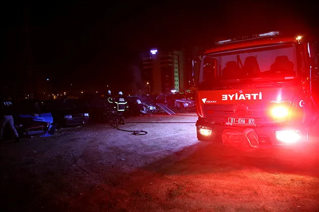 Adana'da 2 katlı bir evde korkutan yangın!