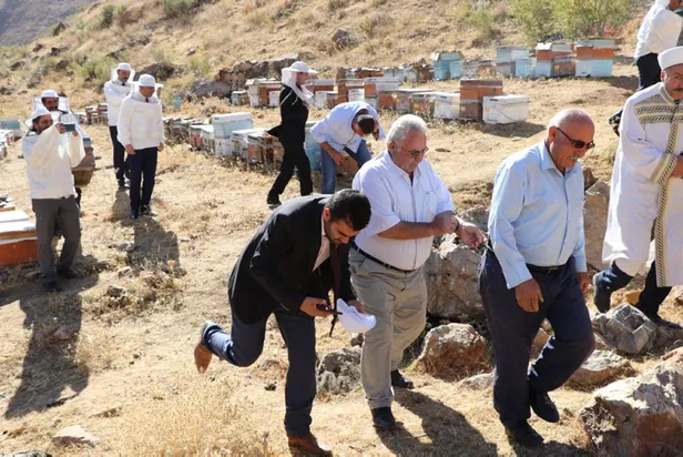 Van'da verimli bal sezonu için şükür duasında arılar saldırdı-4