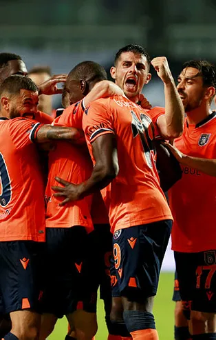 Başakşehir'in yıldızı Edin Visca'dan 5 yıllık imza