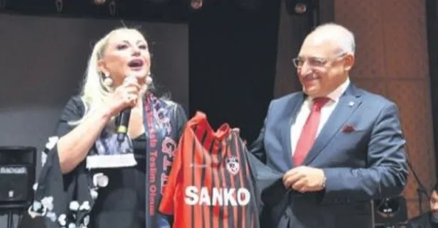 Muazzez Ersoy, Gaziantep Futbol Kulübü için sahneye çıktı