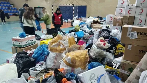 depremzedelere-yardim-etmek-icin-izlenen-adim-adim-yardim-rehberi-1675836970298.jpeg Yüzyılın felaketinde depremzedelere yardım etmek için izlenen adım adım yollar..-3