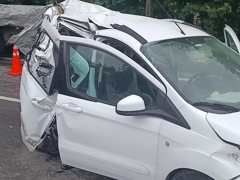 Anadolu Otoyolu'nda feci kaza! Hafif ticari araç ile minibüs çarpıştı: 3 kişi öldü, 3 kişi yaralandı-3