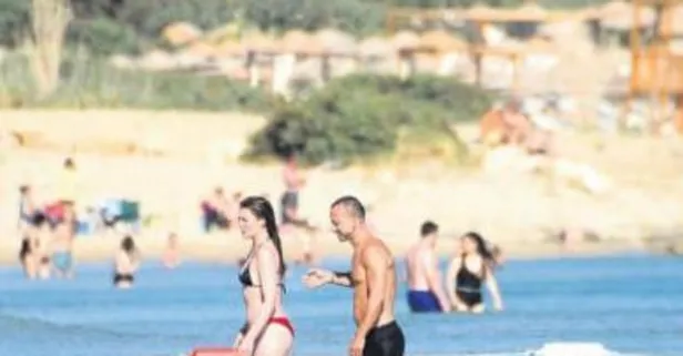 Aşk Çeşme'de yaşanıyor: Rıza Kocaoğlu ve Deniz Işın tatil sezonunu açtı! Samimi halleri gözlerden kaçmadı...