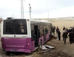 Belediye otobüsü kamyona çarptı: 19 yaralı