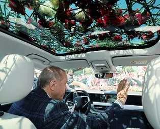 Başkan Erdoğan'ın Gemlik'te kullandığı Togg'dan araç içi görüntüleri paylaşıldı! Gençlerle samimi sohbet