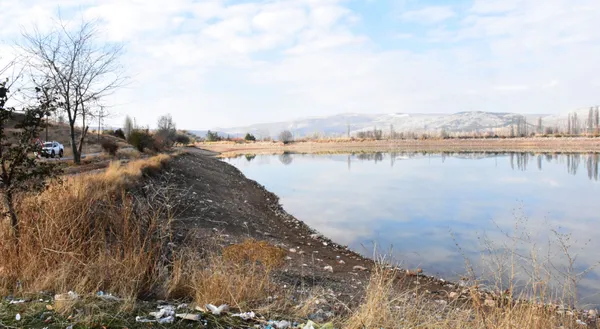 sivas-serpincik-goletinde-su-25-metre-cekildi-1607346992142.jpg Sivas Serpincik Göleti'nde su 25 metre çekildi-7