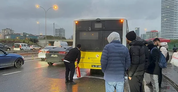 İstanbullu yine yolda kaldı! Üsküdar'da İETT otobüsündeki yolcular tahliye edildi